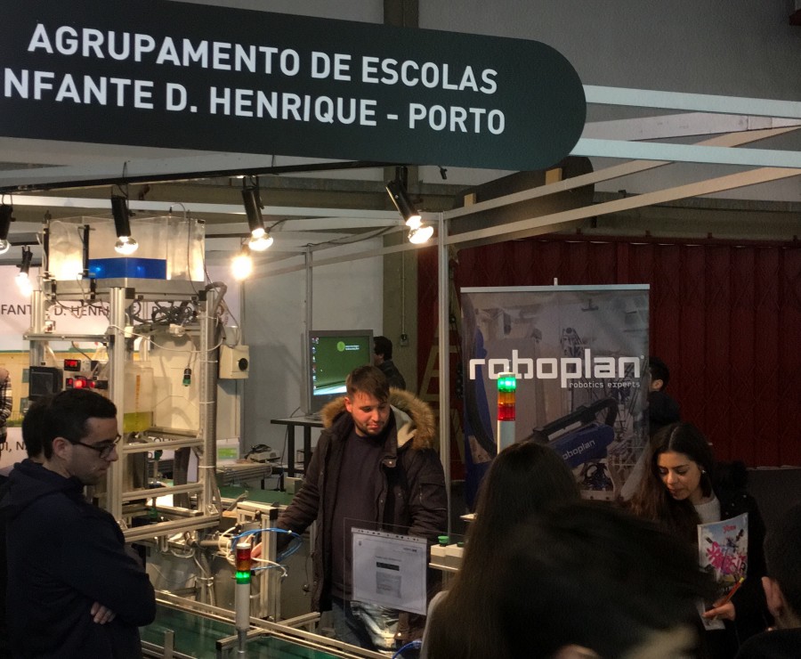 Roboplan Apoia a Promoção do Ensino