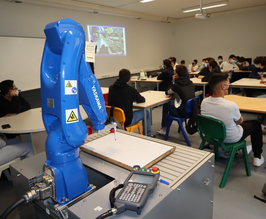 Roboplan carries out robotics workshop at FORAVE